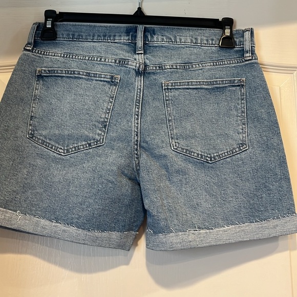GAP Medium Wash Distressed 5” Denim Shorts - Picture 12 of 12